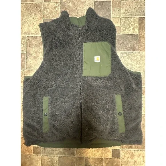 Carhartt Montana Reversible Insulated Vest with a sherpa fleece lining Size L - Picture 3 of 3
